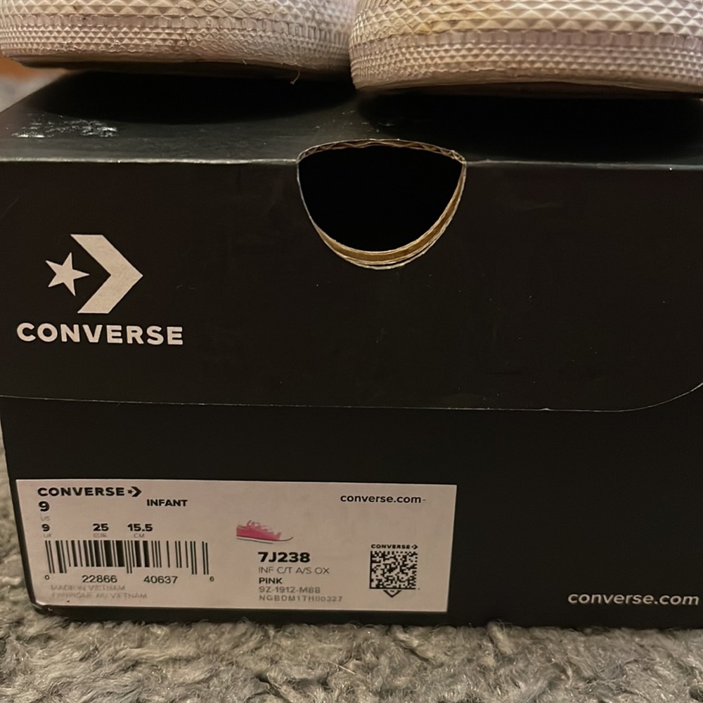 Pink Converse - Picture 2 of 3